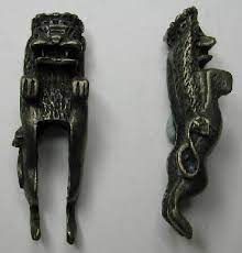 Figura León rampante o coronado 6x1,6 cm