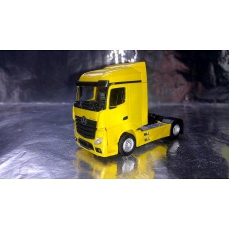Mercedes Actros steamspace 2.5 amarillo 1/87