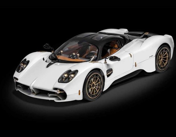 Pagani Utopia Coupé - Bianco Perla - 1:8 Scale Kit