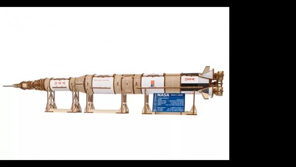 Maqueta para montar Saturno V de la NASA