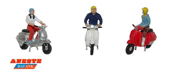 Chicos en Vespa 1/87.