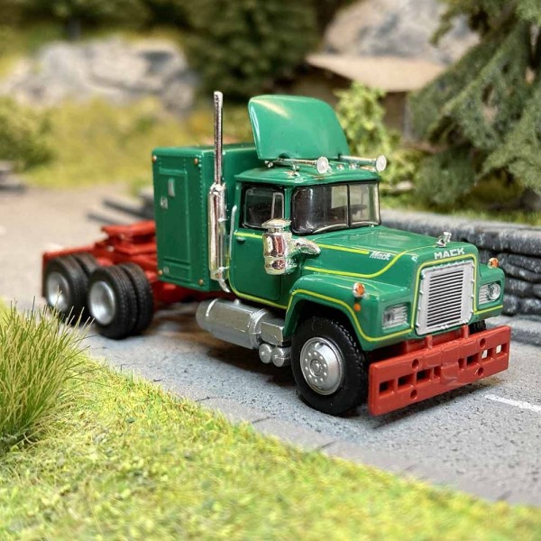 Mack RS700 verde y rojo