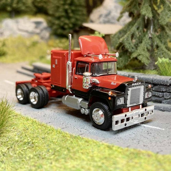 Mack RS700 negro y rojo