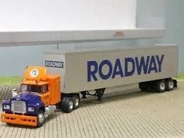 Mack RS700 con remolque 1/87