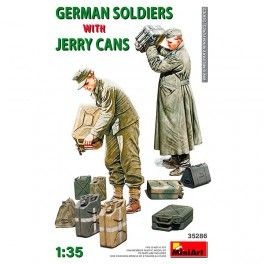 German Soldiers w/Jerry Cans.  Escala 1/35