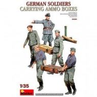 German Soldiers Carrying Ammo Boxes. Escala 1/35