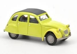 Citroën 2CV amarillo